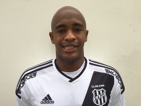 Atacante Alexandro defenderá equipe do Catar em 2016 (Foto: Divulgação / Ponte Preta)