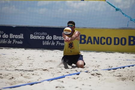 Fernandão pode enfrentar o irmão Fábio Luiz na final da etapa carioca (Foto: Paulo Frank/CBV)