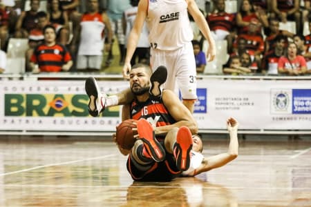 Olivinha é um dos jogadores mais experientes do Flamengo (Foto: Bruno Lorenzo/Divulgação)