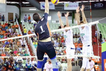 Copel Telecom Maringá x Sada Cruzeiro  (Foto: Fernando Tanaka)