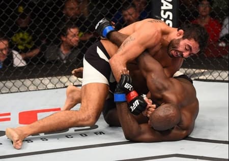 Rafael Sapo venceu Kevin Casey por nocaute técnico (FOTO: Reprodução)