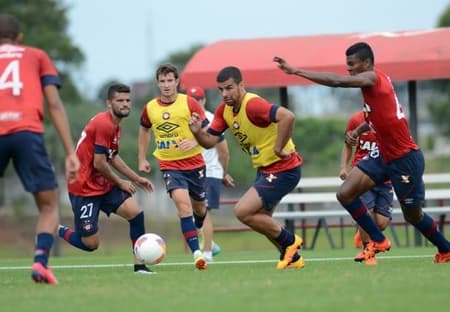 Grupo do Atlético-Pr treina antes do confronto diante do Maringá, pela segunda rodada do Paranaense (Foto:Gustavo Oliveira/Site Oficial)