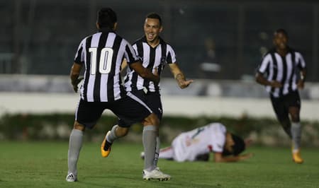 FOTOS: A vitória do Botafogo em imagens