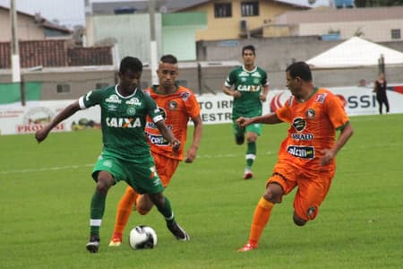 Chapecoense em campo contra o Camboriú, pelo Campeonato paranaense (Foto: Cleberson Silva / Site Oficial)