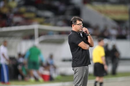 Treinador ficou satisfeito com o desempanho de sua equipe (Foto: Antônio Melcop/Santa Cruz)