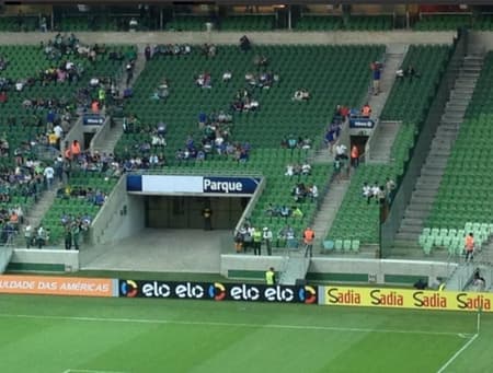 Em 2015, marca da Allianz foi escondida em jogo do Brasileirão