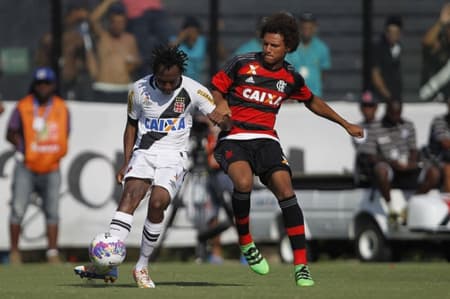 Andrezinho deu driblem desconcertante em volante do time rival (Foto:Wagner Meier/LANCE!Press)