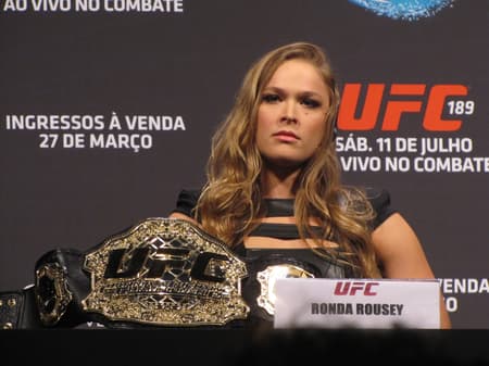 Ronda Rousey em coletiva do UFC 189 (Foto: Luis Fernando Coutinho/Lance!)