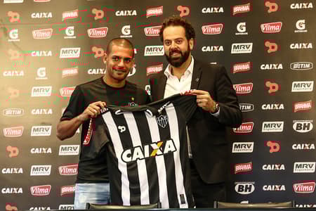 Clayton é apresentado no Atlético-MG (Foto: Bruno Cantini/Atlético-MG)