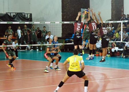 JF Vôlei 1 x 3 Brasil Kirin  (Foto: Acesso Comunicação Jr.)