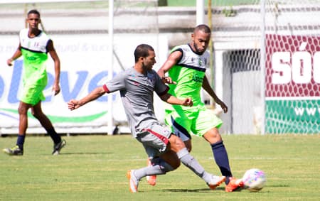 Pierre - Fluminense treinando com a nova camisa