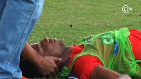 HOME - Treino do Flamengo - Jorge cai desacordado (Foto: Reprodução/LANCE!TV)