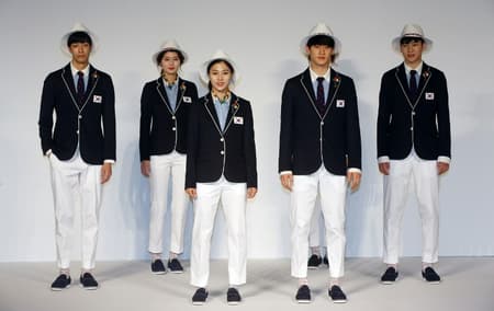 Com medo da zika, Coreia do Sul lança uniforme anti-mosquito para a Olimpíada do Rio (Foto: Yonhap/AFP)