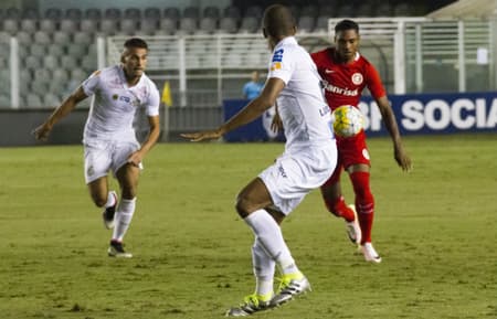 No primeiro turno do Brasileirão, Inter derrotou o Santos por 1 a 0, na Vila Belmiro&nbsp;