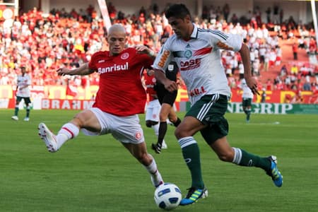 12/6/2011 - Inter 2x2 Palmeiras: Luan, ainda no Verdão, jogou no Beira-Rio pelo Brasileirão