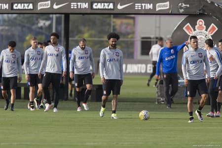 Jogadores do Corinthians em treino no CT Joaquim Grava (Foto: Daniel Augusto Jr)