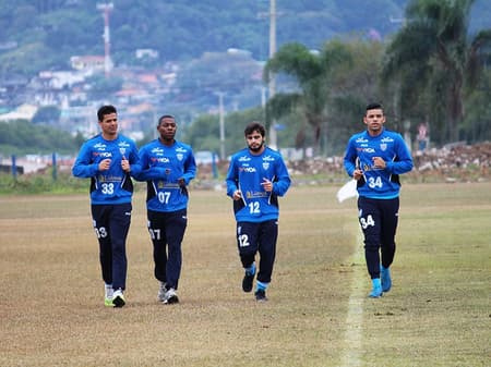 Luan, Tatá e João Paulo durante treino antes da partida contra o Atlético-GO (Foto: André Palma Ribeiro/Avaí F. C.)