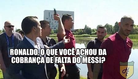 CR7 e o microfone - memes