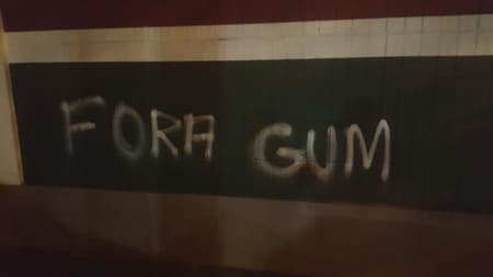 Muro das Laranjeiras foi pichado após a derrota para o Santos