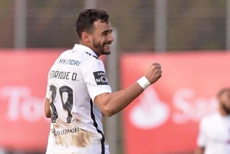 Henrique Dourado vai assinar contrato de quatro anos com o Fluminense