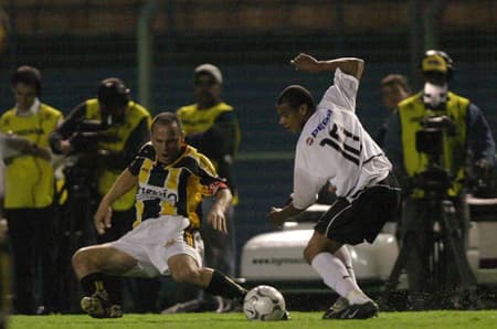 2004 - Criciúma liderou o Brasileiro nas&nbsp;7ª, 8ª, 9ª rodadas, mas acabou rebaixado à Série B