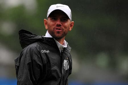 Kleiton Lima é o treinador do Santos B desde o início do projeto, em maio do ano passado