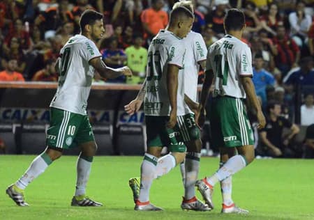 1º) Palmeiras é o líder com 28 pontos