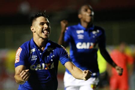 Willian faz dois, e Cruzeiro supera o Vitória&nbsp;