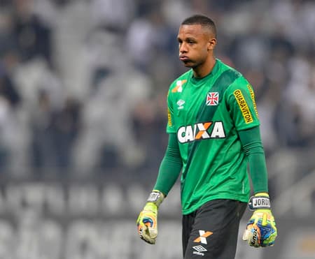 Confira imagens de Jordi com a camisa do Vasco