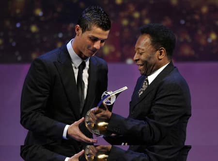 Cristiano recebeu das mãos do Rei Pelé o troféu de melhor jogador do mundo da Fifa de 2008