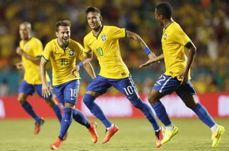 Começa a Era Dunga: Brasil x Colômbia, no Sun Life Stadium, em Miami. 1 a 0 Brasil, com gol de Willian