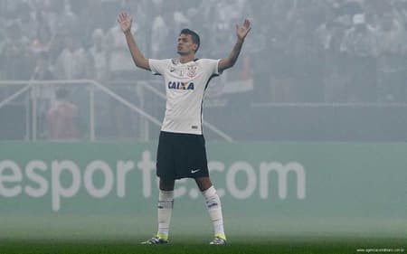 Aos 20 anos, Pedro Henrique é titular do Timão