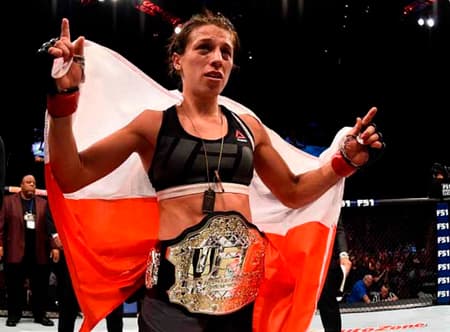 Joanna Jedrzejczyk é campeã peso-palha do UFC