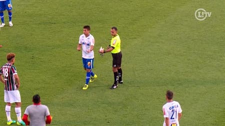 Pipas atrapalham partida entre Fluminense e Cruzeiro