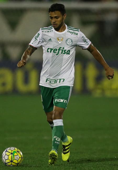 Cleiton Xavier entrou no segundo tempo contra a Chapecoense e sofreu pênalti