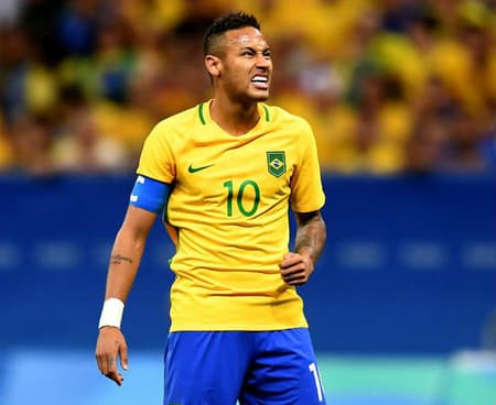 Neymar vem sendo questionado por conta de seu desempenho apagado nos primeiros jogos