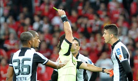 Arbitragem desfalcou o Santos para o clássico com o Corinthians