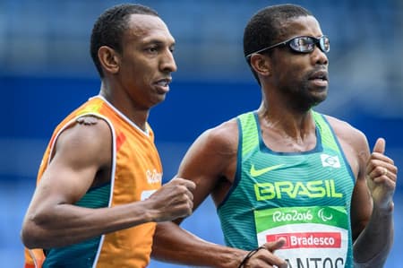 Odair Santos conquistou a primeira medalha do Brasil. Prata no atletismo