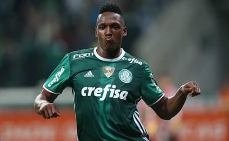 Mina dançando após o gol impedido