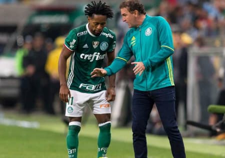 Cuca e Zé Roberto em jogo contra o Grêmio