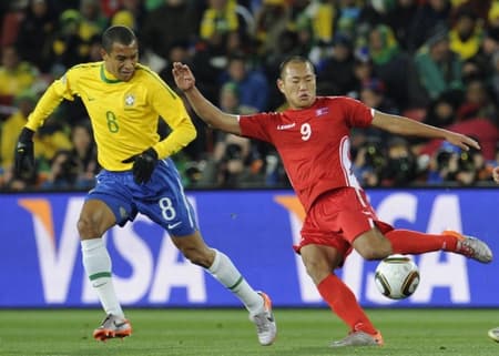 Gilberto Silva - Brasil x Coreia do Norte - Copa do Mundo-2010