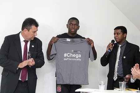 Jomar recebeu camisa personalizada do projeto durante lançamento de relatório