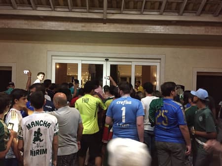 Torcedores fazem festa grande para o Palmeiras em Araraquara