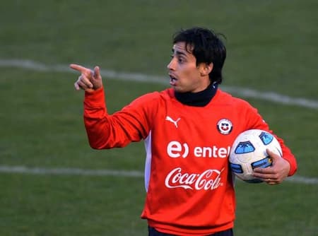Bebedeira: Valdivia e mais cinco colegas da seleção chilena foram afastados acusados de chegarem bêbados à concentração antes de um jogo das Eliminatórias