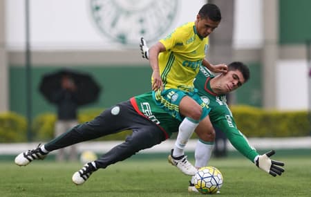 Vinicius Silvestre durante treino do Palmeiras