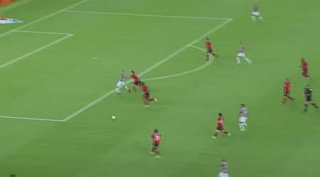 Fluminense 2x2 Vitória- Falta fora da área
