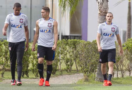 Carlinhos, Jean e Mantuan estão sem espaço