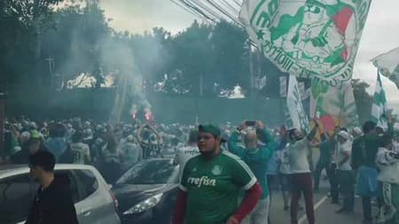 Torcida palmeirense promete nova festa no embarque do elenco a Minas Gerais