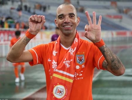 Imagens da carreira de Diego Tardelli