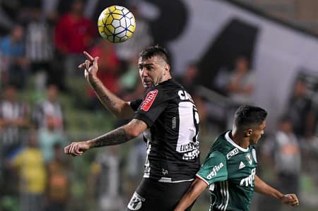 Lucas Pratto contra o Palmeiras
